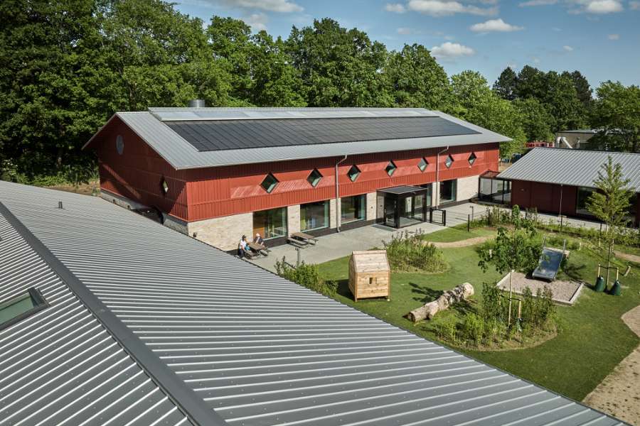 Danmarks første CO2-neutrale børnehave beklædt med stålprofiler, Børnehuset Grønnegården, Transformervej 3, 2860 Søborg